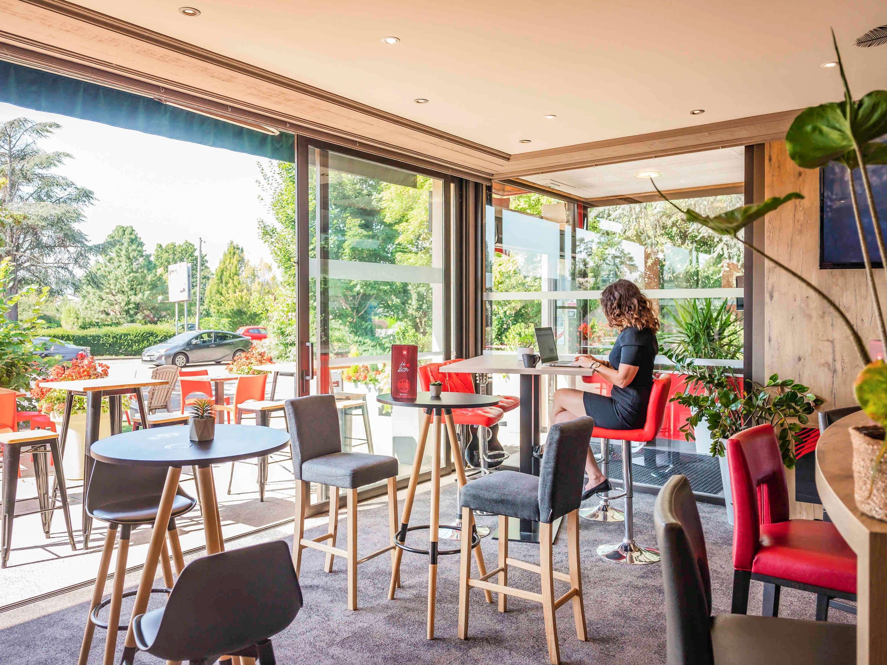 Ibis Colmar Est - Hotel Restaurant En Alsace Horbourg-Wihr Bagian luar foto