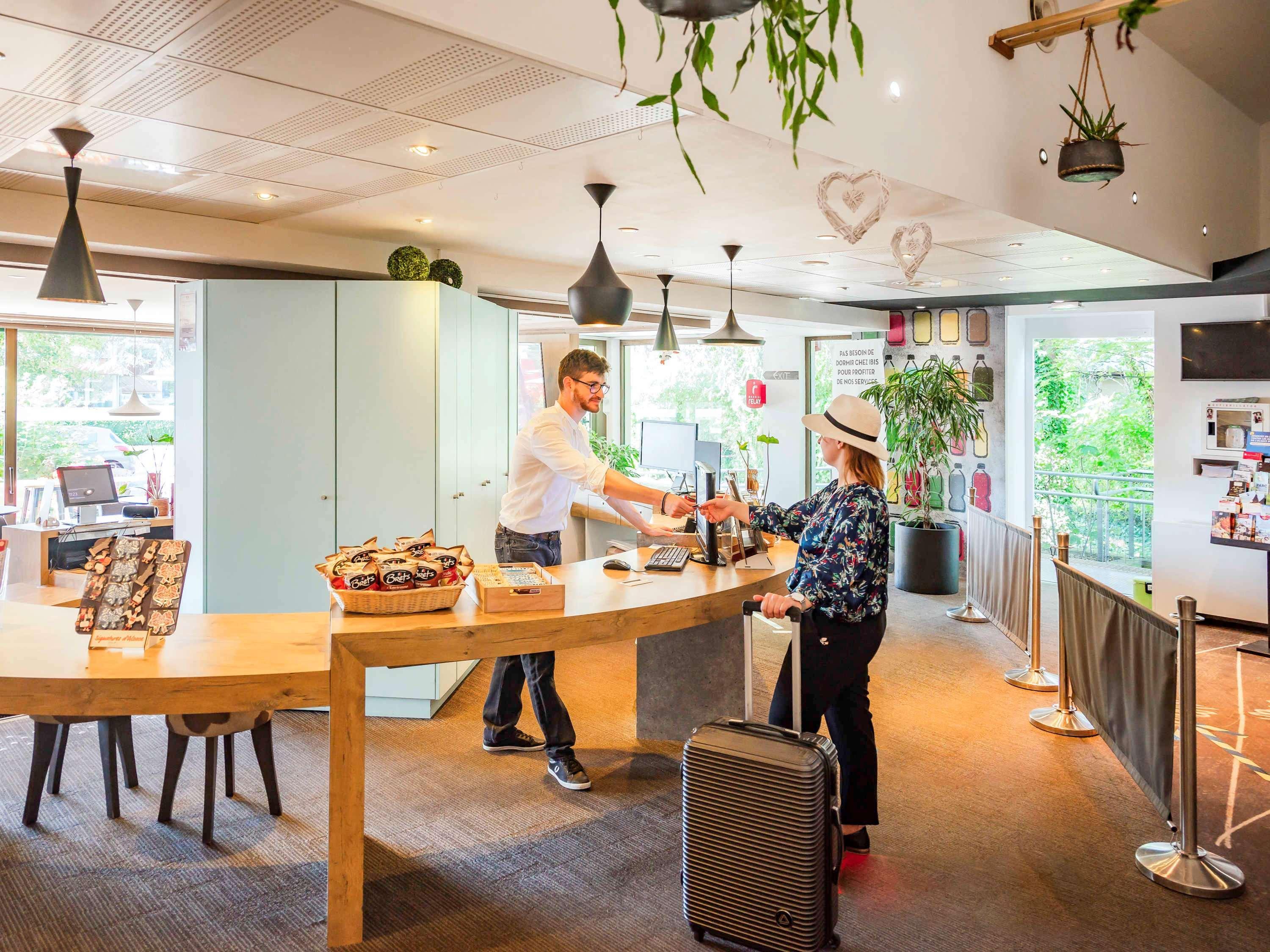 Ibis Colmar Est - Hotel Restaurant En Alsace Horbourg-Wihr Bagian luar foto